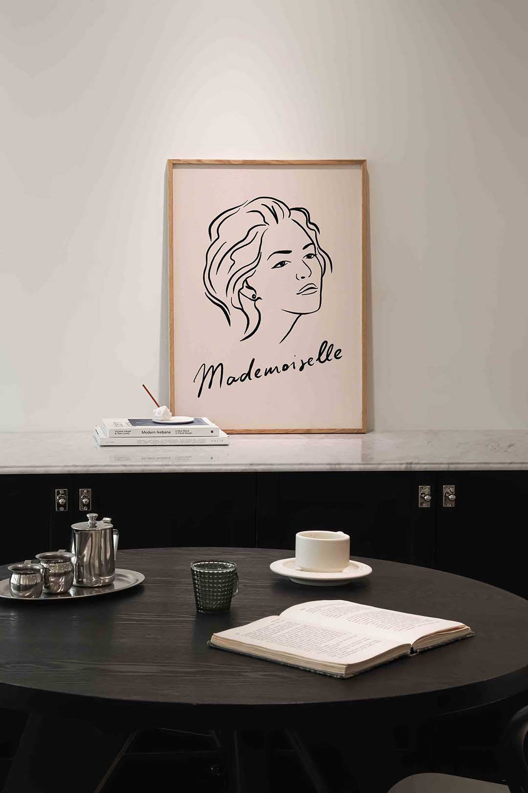 Mademoiselle – portret poster in staand formaat