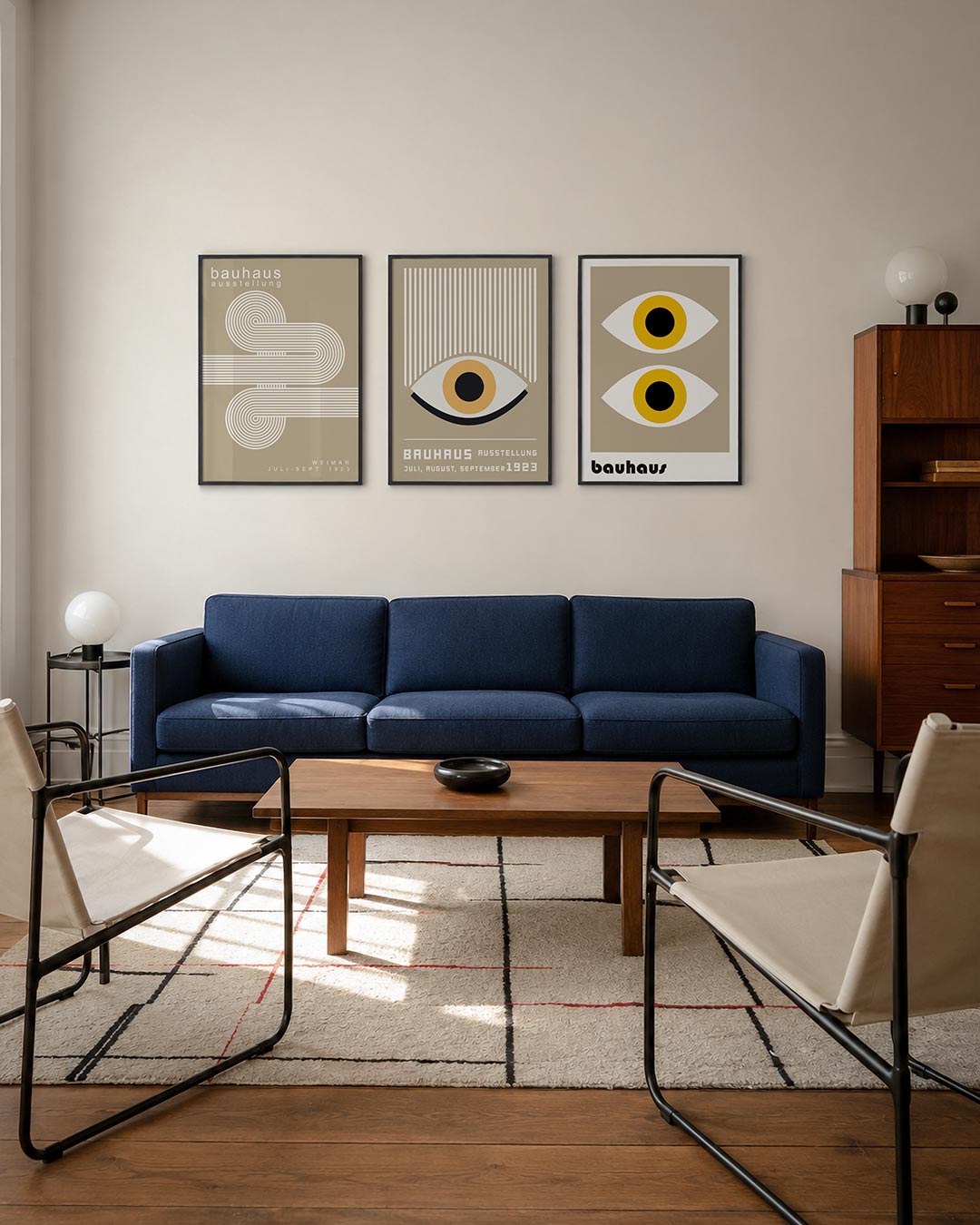 Lijnen en vormen driedelige posterset – deze posterset in drie delen toont een spel van witte lijnen op een beige