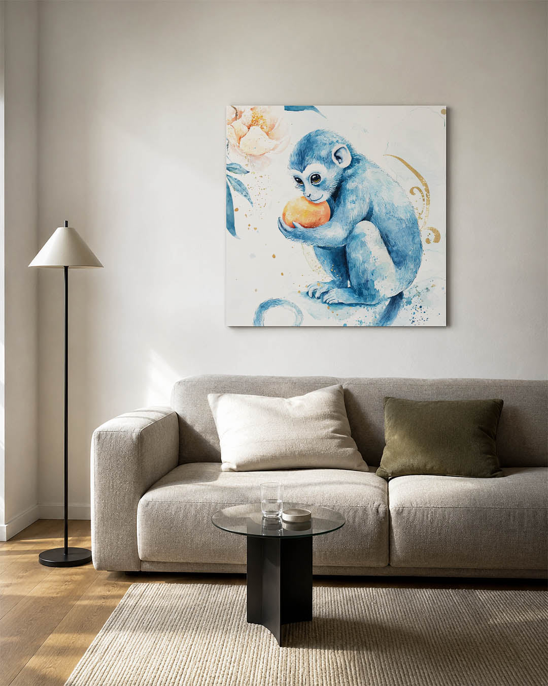 Speelse blauwe aap kunstwerk – detailweergave – dit kunstwerk toont een blauwe aap die een oranje vrucht vasthoudt. De zachte