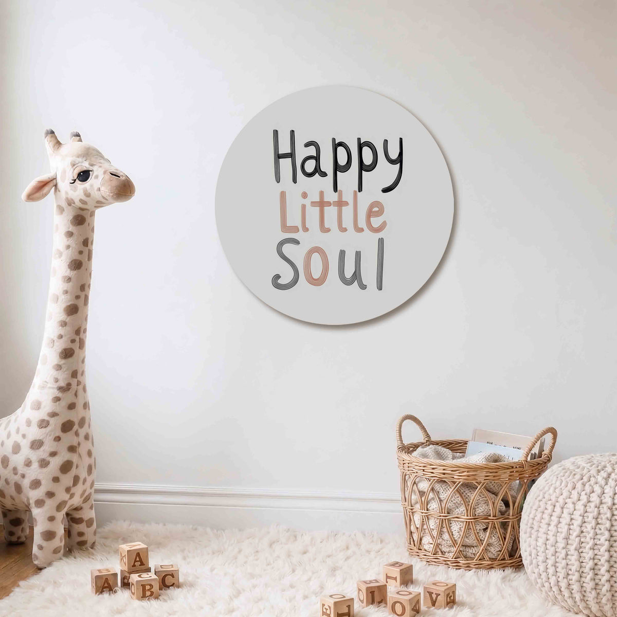 Happy little soul Muurcirkel – De muurcirkel toont de tekst 'Happy Little Soul' in zwart en roze.