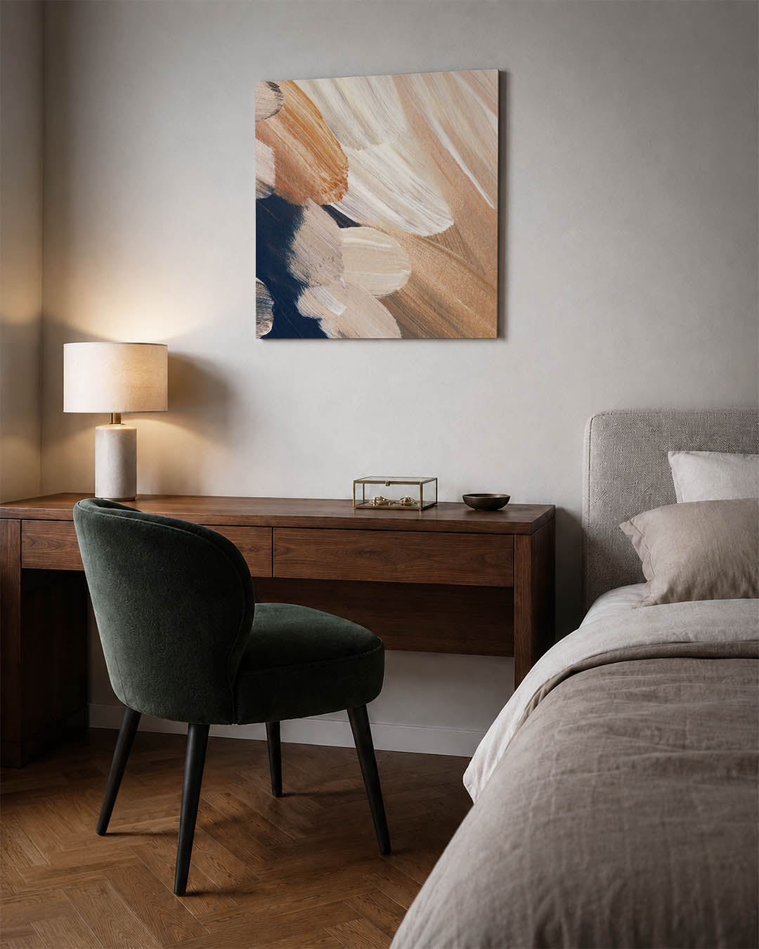 Organische borstelvegen kunstwerk – materiaalweergave – dit kunstwerk toont vloeiende borstelvegen in beige en bruin, met