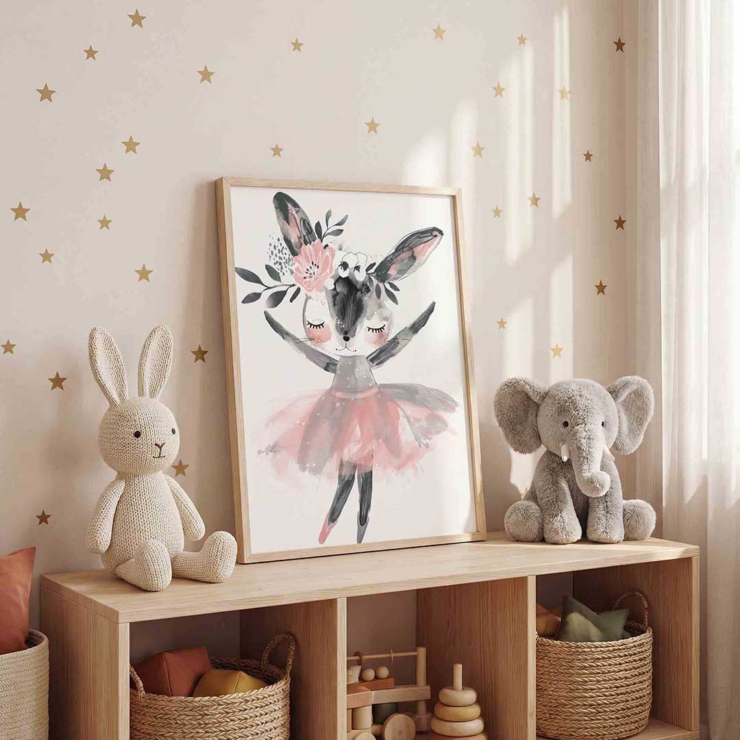 Dansend konijn – staande kinderkamer wanddecoratie van WallArtistic