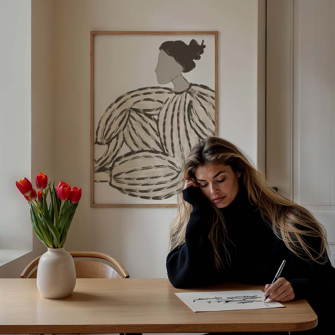 Artistieke Zwart-Wit Vrouw – staande vrouwelijke wanddecoratie van WallArtistic