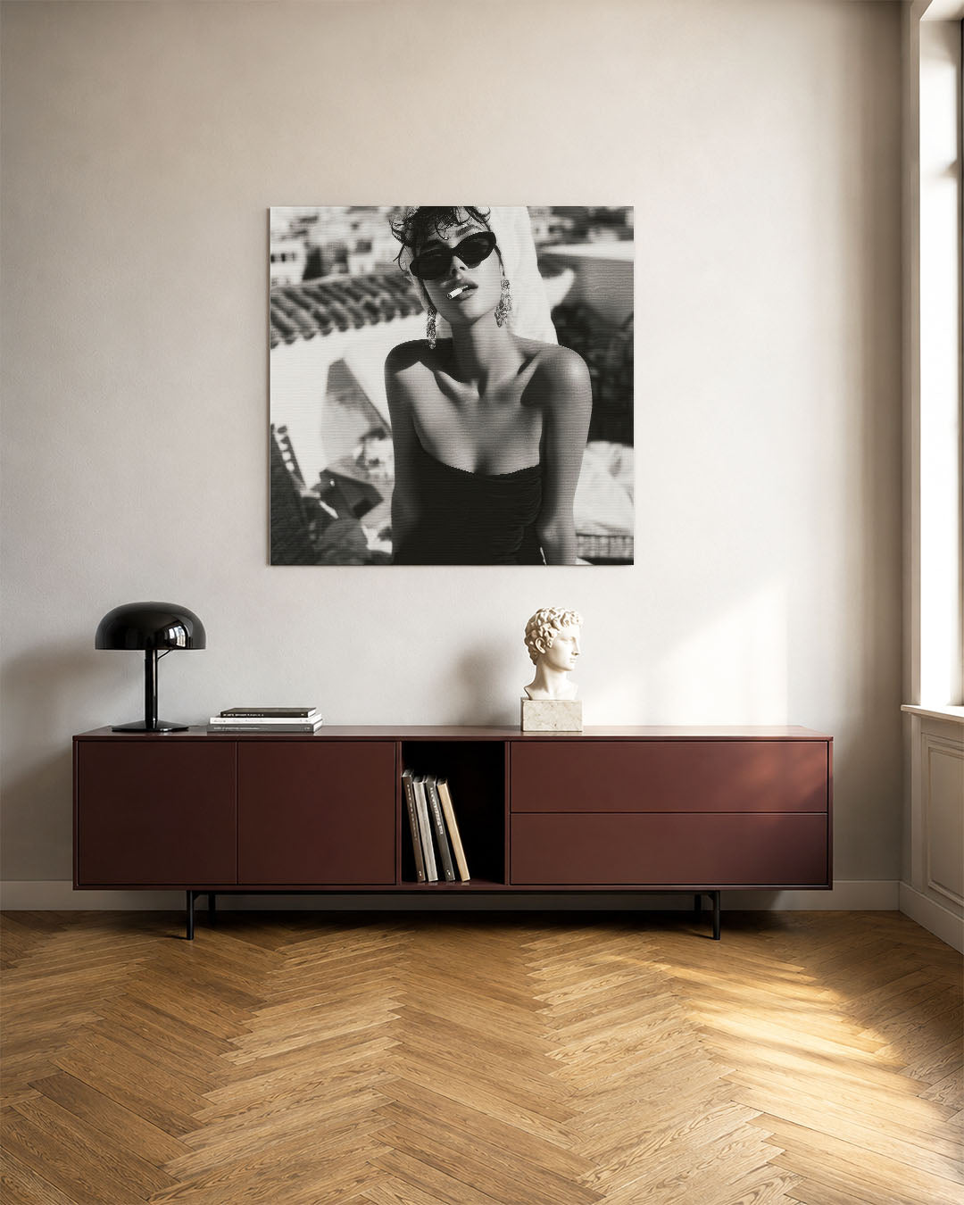 Zwart wit fotografie kunstwerk – tweede productweergave – dit werk toont een compositie van een persoon in zwart-wit, met