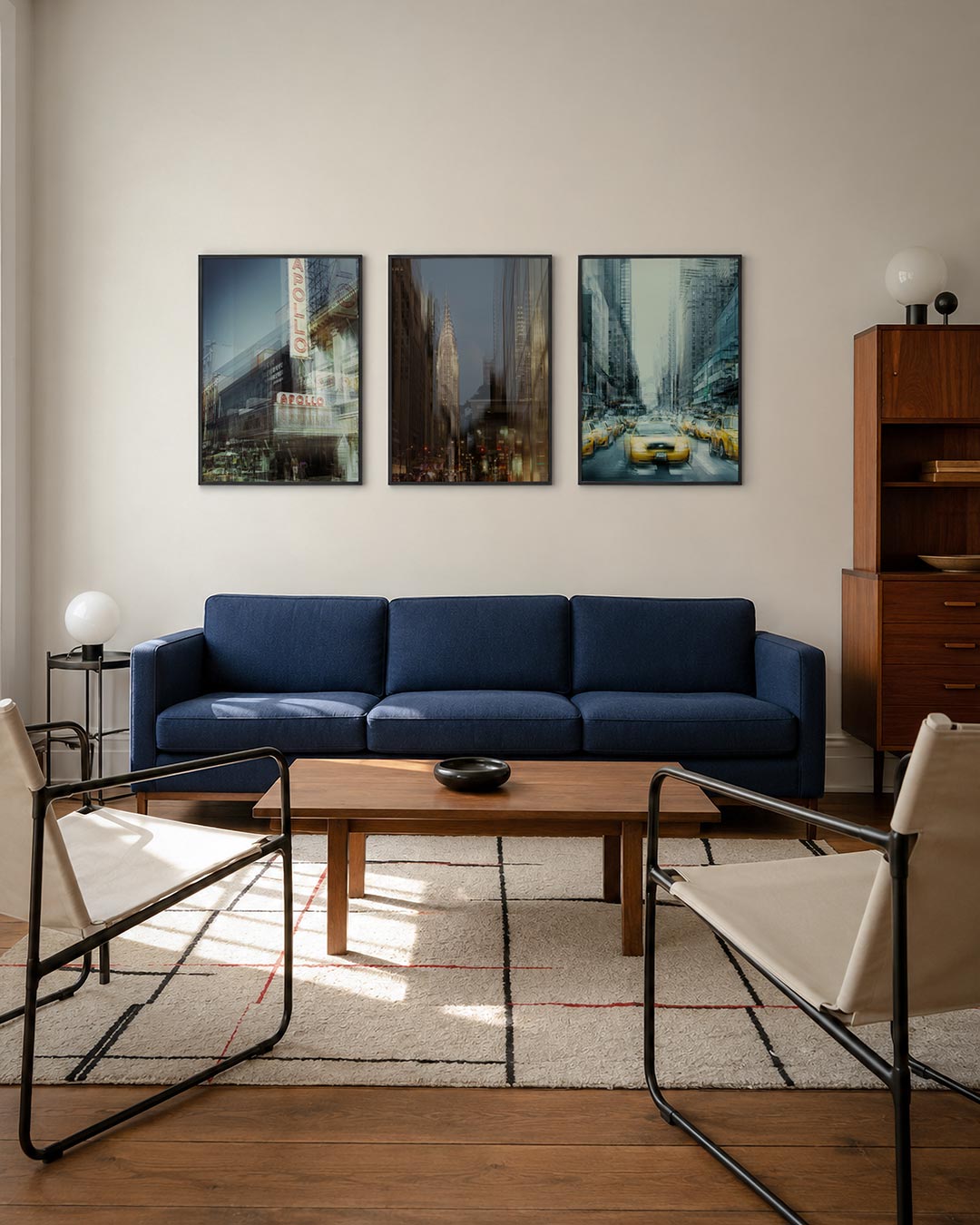 Stedelijke reflecties driedelige posterset – deze posterset in drie delen toont een gelaagde stadsscène met een mix van