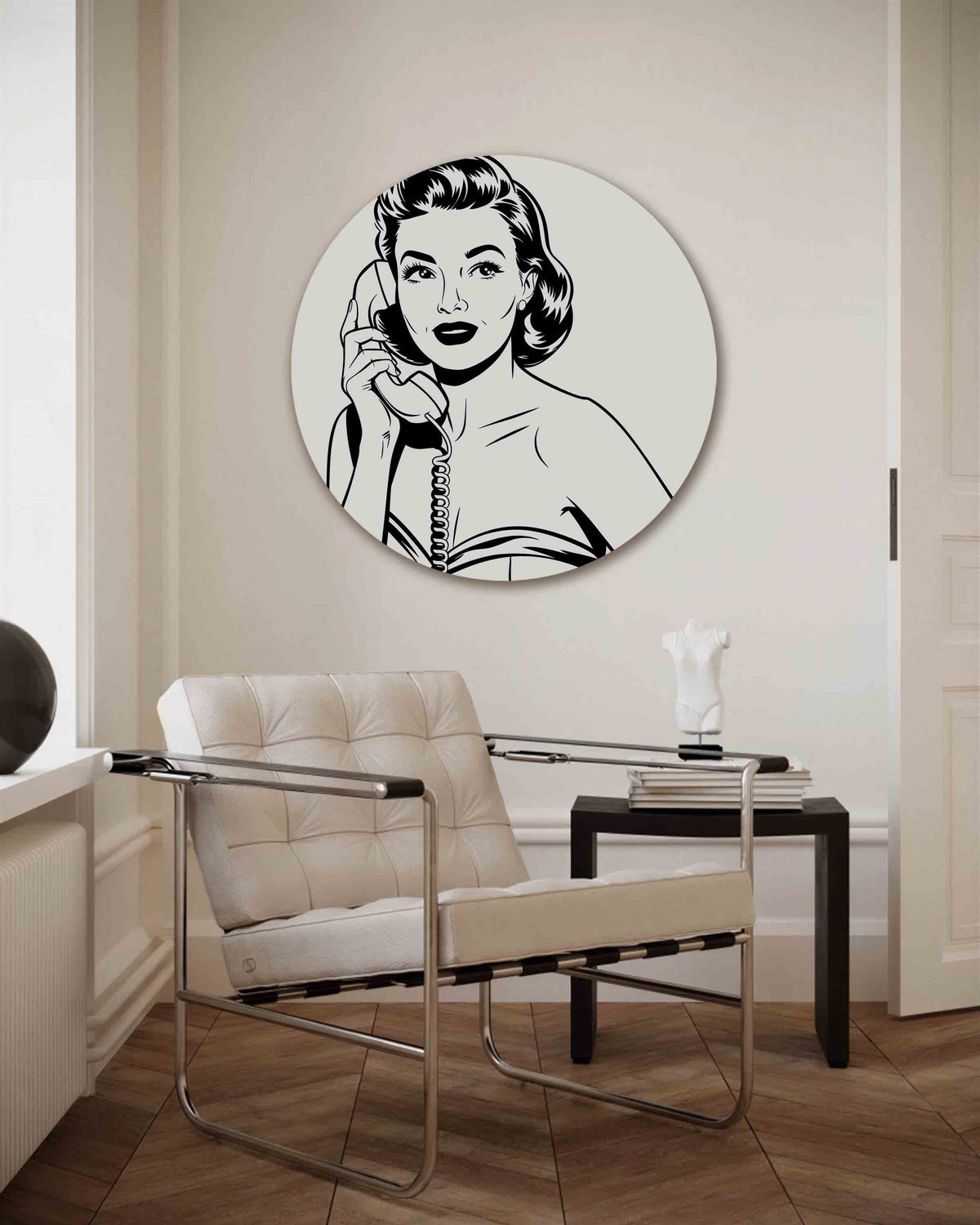 Vrouw met telefoon – Pop Art muurcirkel als ronde wanddecoratie