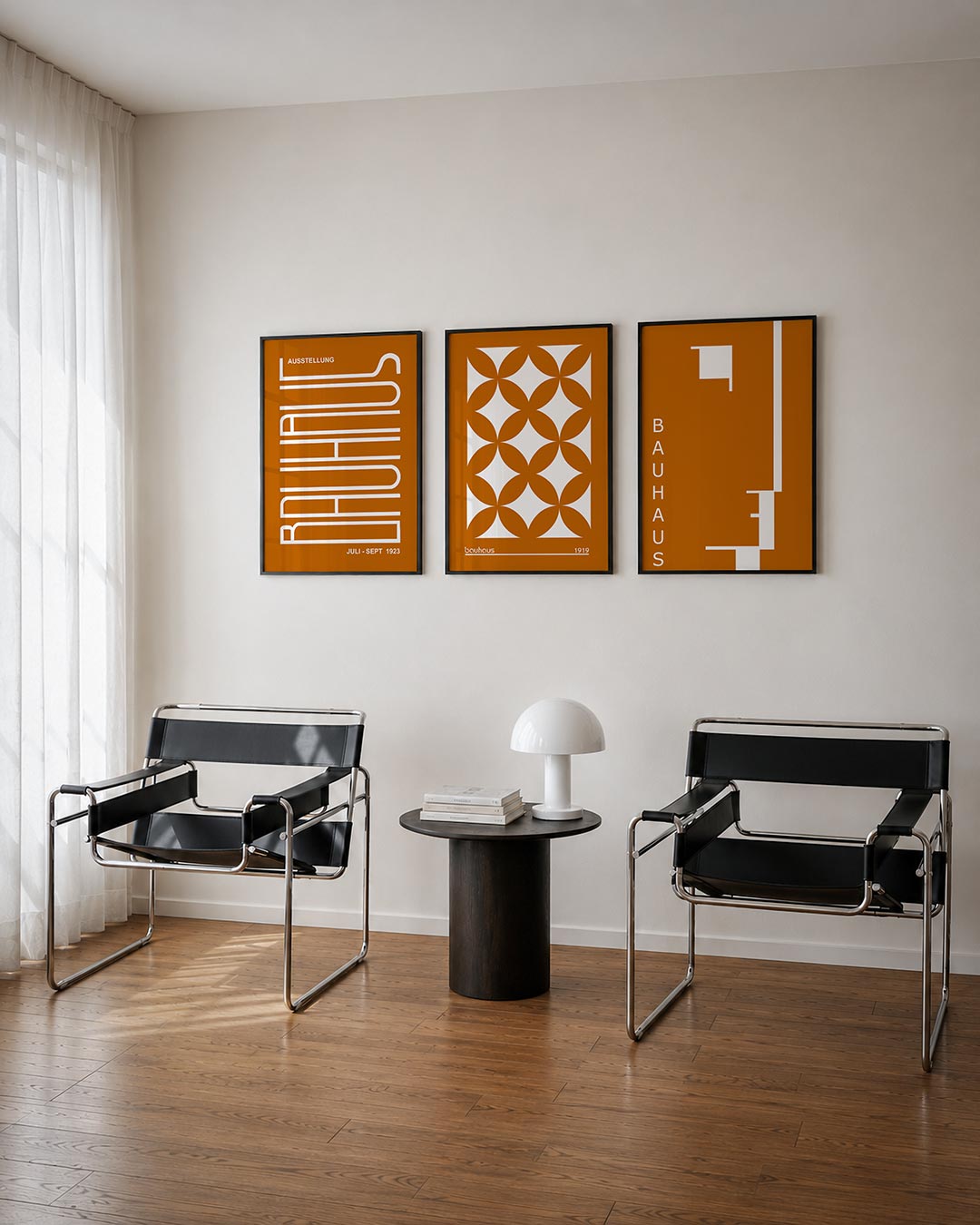 Lijnen en vlakken driedelige posterset – deze posterset in drie delen toont een speels lijnenspel op een warme oranje