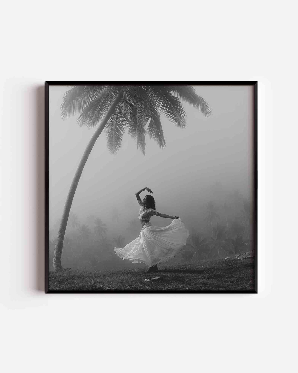 Danseres onder palm – jungle vierkante poster als wanddecoratie