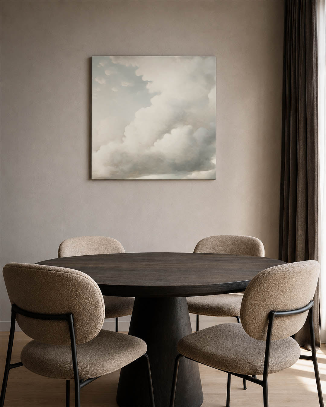 Dromerige wolkenlucht kunstwerk – vierkante wanddecoratie – dit werk toont een wolkenlucht met zachte overgangen tussen wit