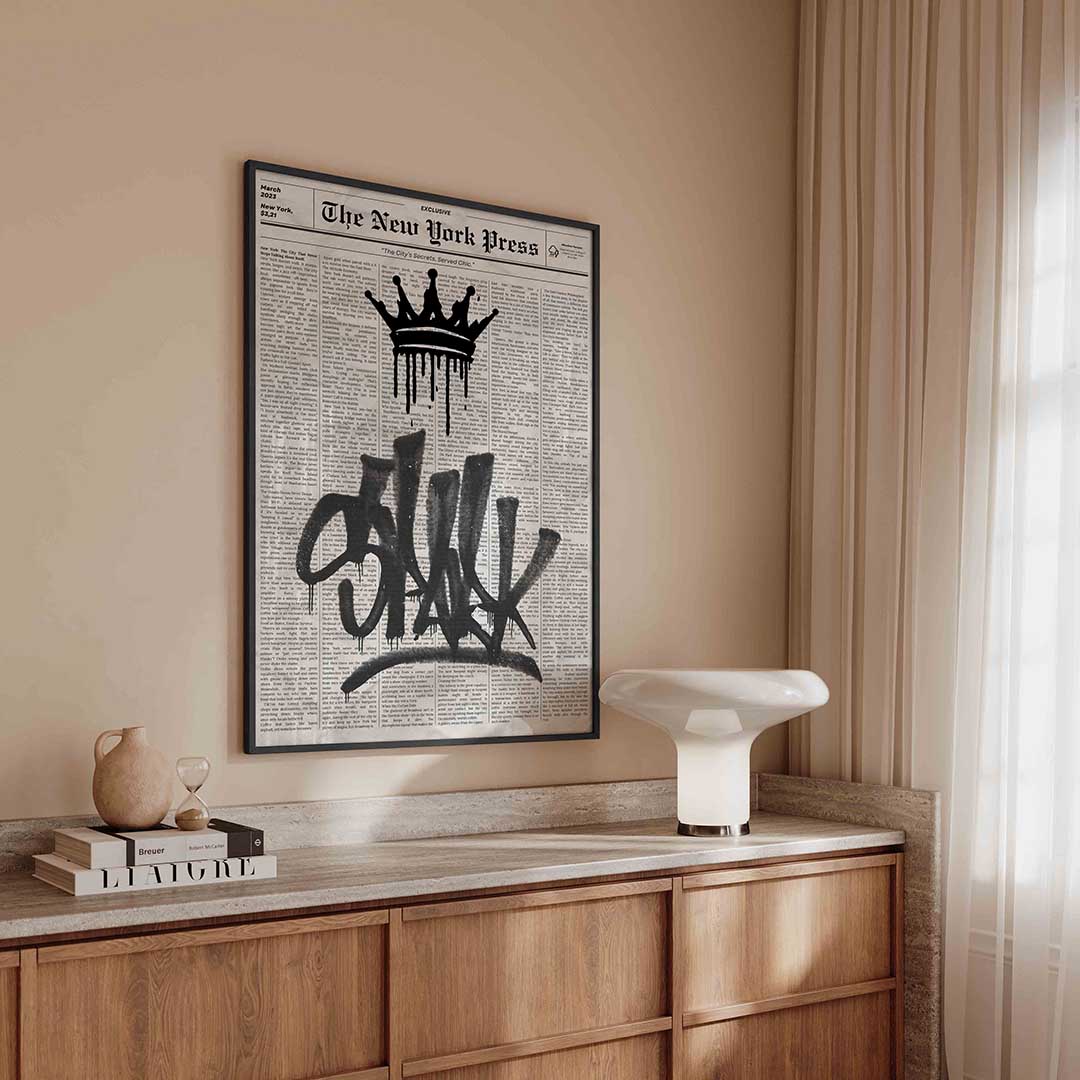 Krant met kroon – kleurrijke Pop Art poster in staand formaat