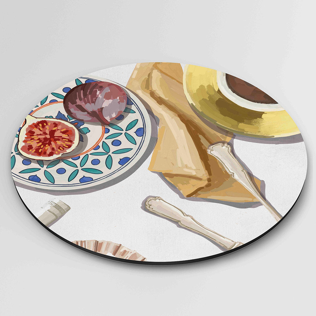 Figuur op tafel – ronde wanddecoratie met abstract ontwerp