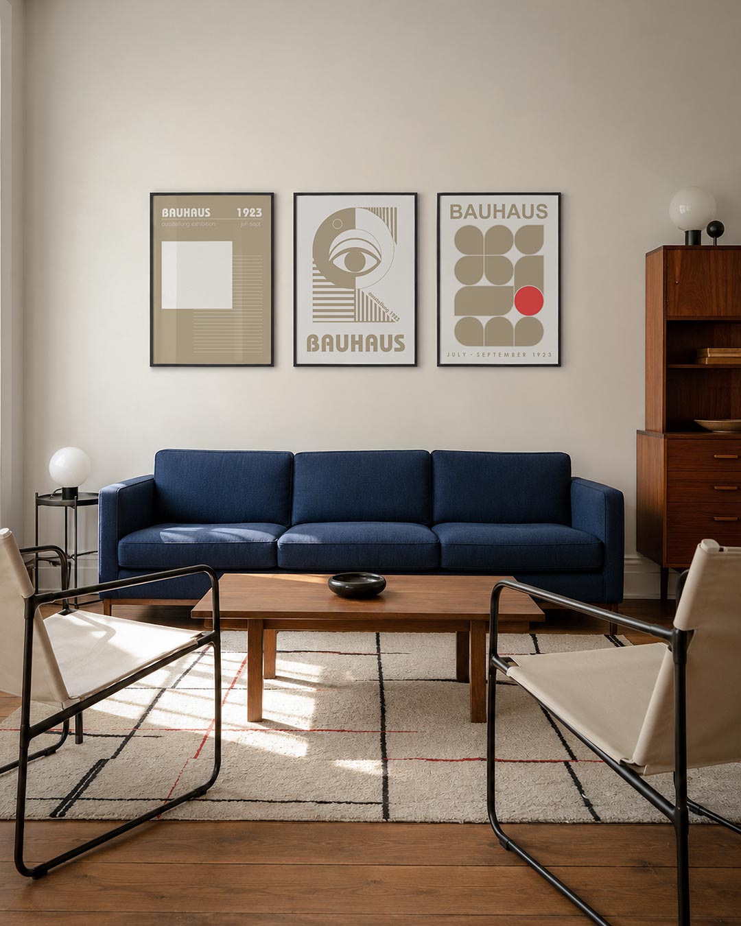Lijnen en vlakte driedelige posterset – deze posterset in drie delen speelt met een groot wit vlak links en fijne horizontale