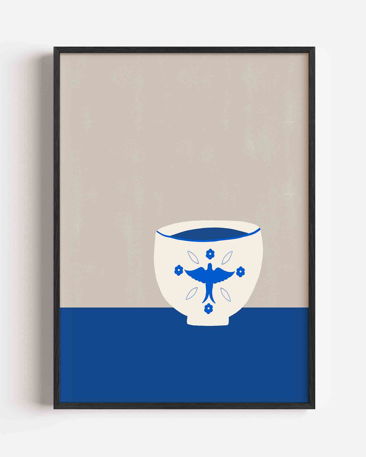 Witte kom met blauwe vogel – Slow Living portret poster als wanddecoratie
