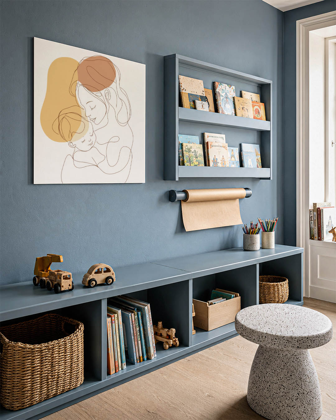 Lijntekening moeder en kind kunstwerk – detailweergave – dit werk toont een vloeiende lijntekening van een moeder en kind