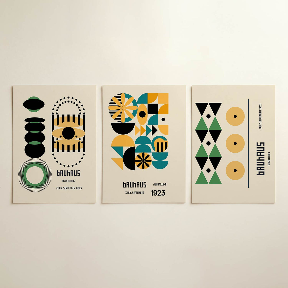 Vormen en vlakkenspel posterset – detailweergave – deze posterset toont een dynamisch spel van zwarte en groene ovalen