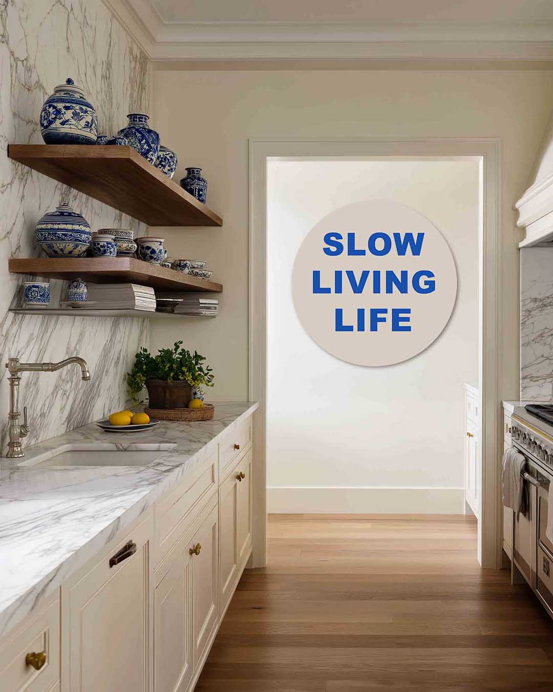 Slow living life – kleurrijke Pop Art muurcirkel voor aan de muur