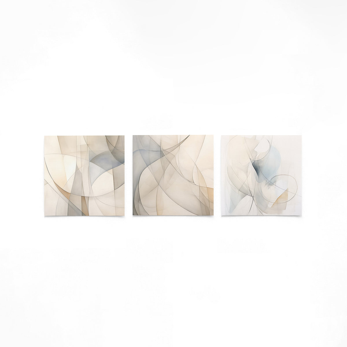 Drie vierkante posters met abstracte lijnen op een gebroken witte achtergrond