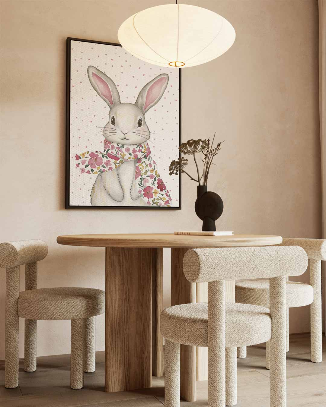 Schattige Bloemensjaal Konijn – kunstwerk met zwarte baklijst