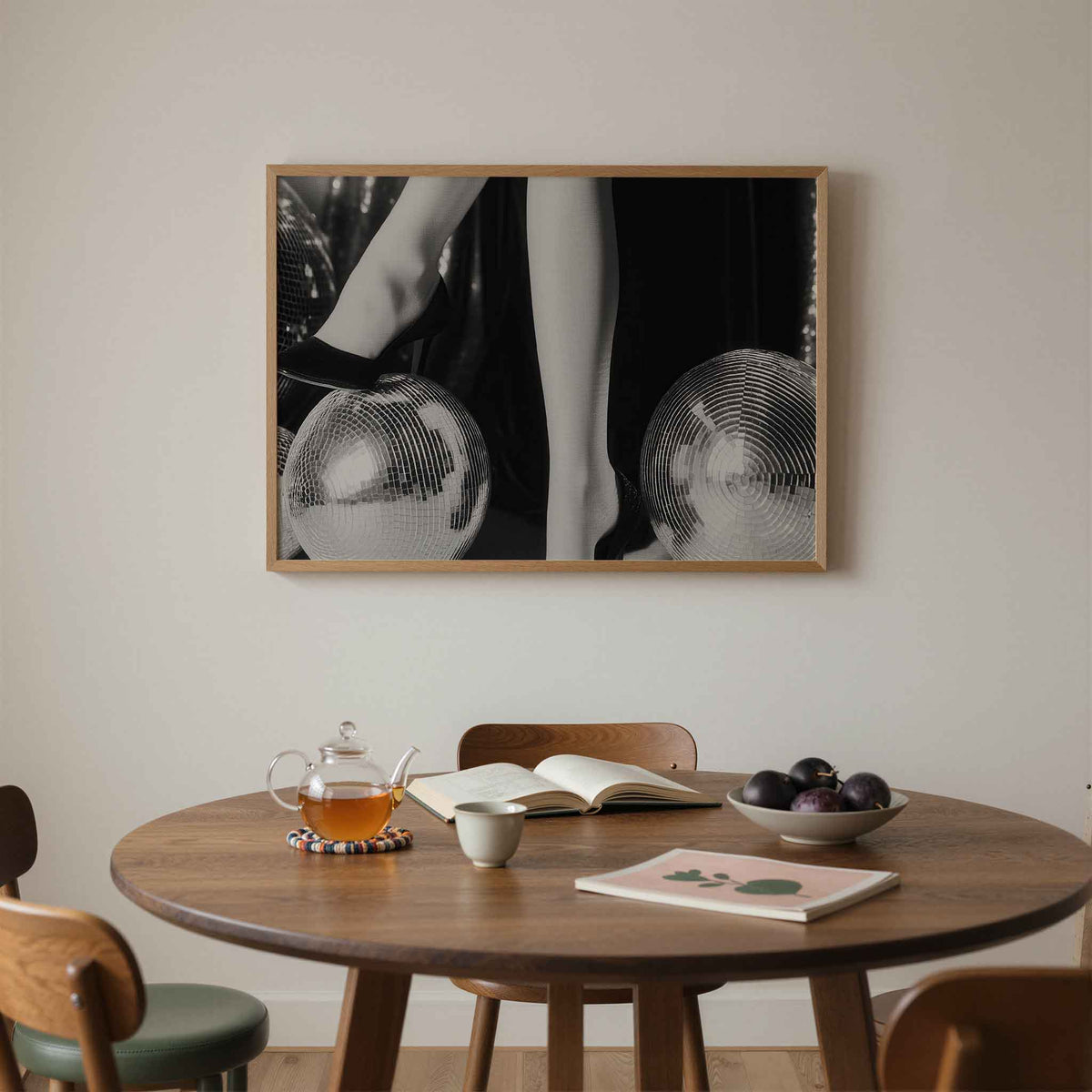 Hoge hakken en discoballen – liggende moderne wanddecoratie van WallArtistic