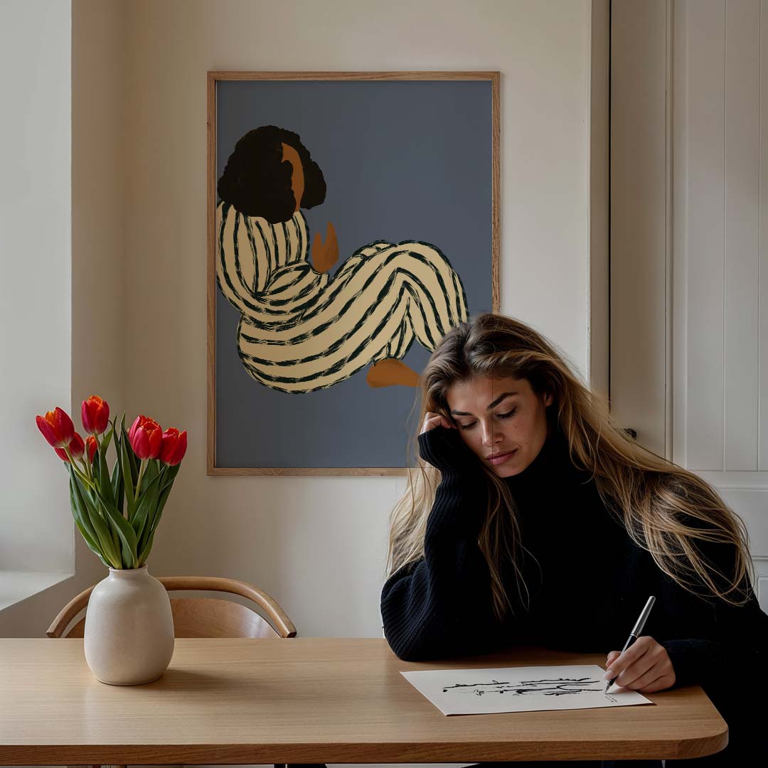 Ontspannen Moment – staande vrouwelijke wanddecoratie van WallArtistic