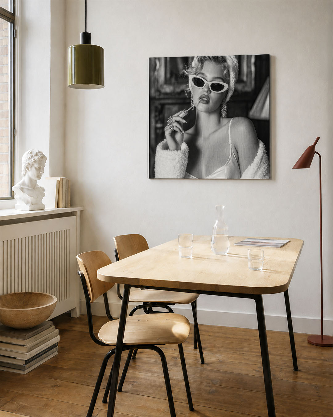 Elegante glamour kunstwerk – vierkante wanddecoratie – dit kunstwerk toont een vrouw in een glamoureuze setting. De