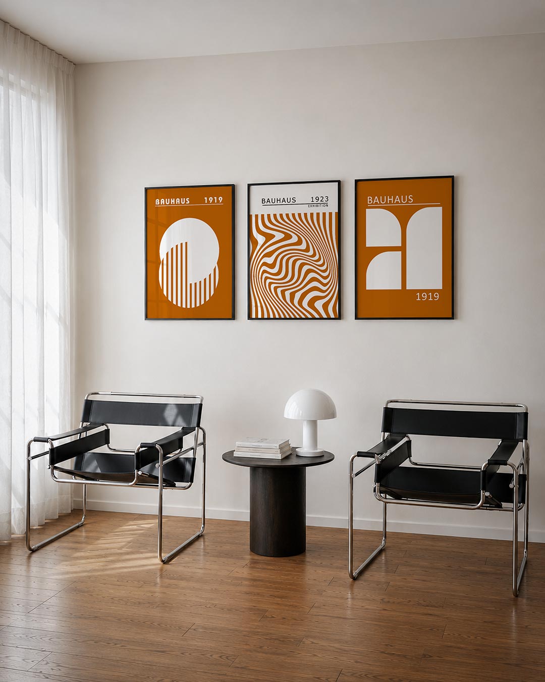 Cirkel en strepen driedelige posterset – een grote witte cirkel met verticale strepen op een warme oranje achtergrond. De