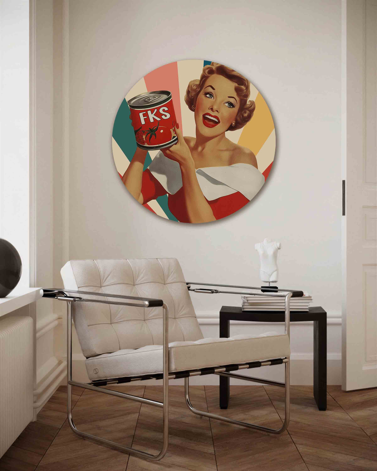 Vrouw met tomatenblik – Pop Art muurcirkel als ronde wanddecoratie