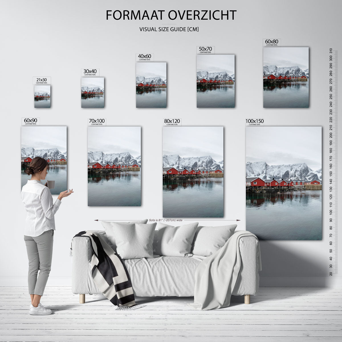 Rode huisjes bergen poster – sfeerbeeld – deze poster toont rode huisjes op palen aan het water met besneeuwde bergen op de