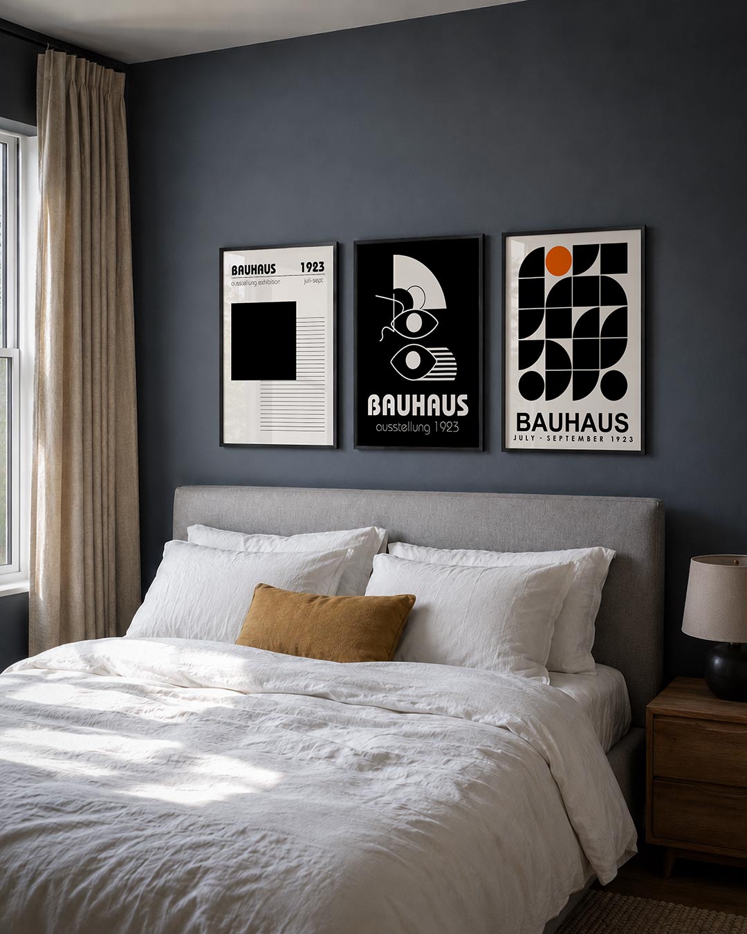 Vlak en lijnenspel posterset – derde productweergave – deze posterset in drie delen toont een groot zwart vierkant dat