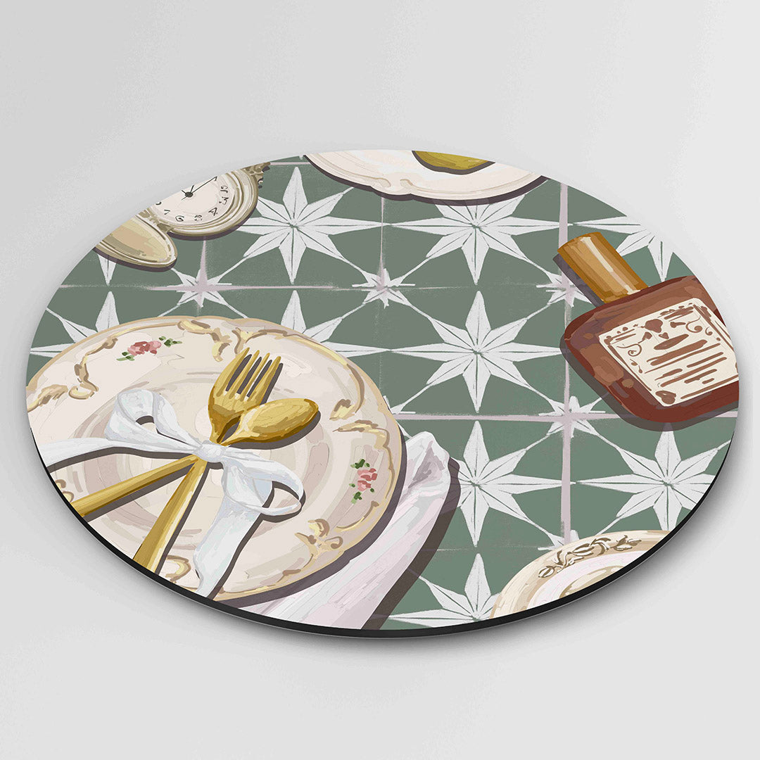Gedekte tafel met klok – ronde wanddecoratie met abstract ontwerp