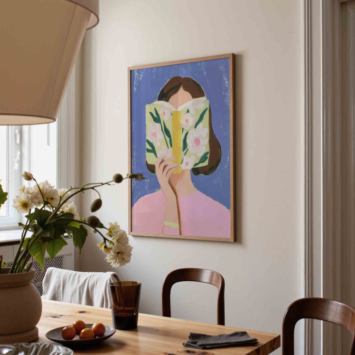 Lezende vrouw – eigentijdse illustratie poster in staand formaat