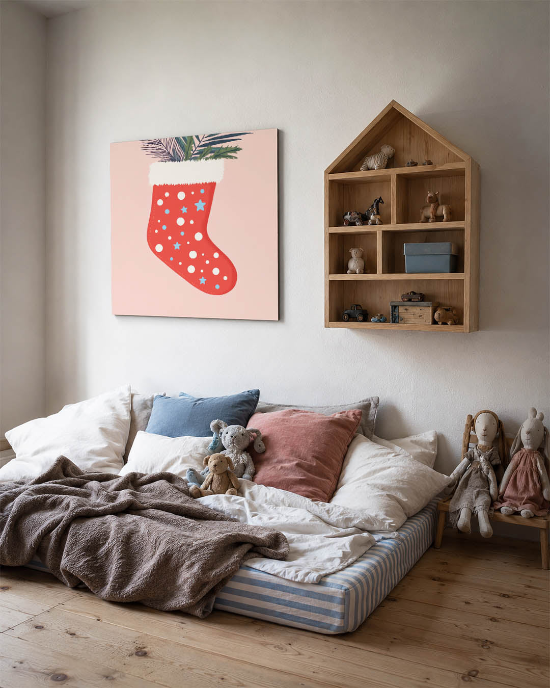 Vrolijke kerstsok kunstwerk – derde productweergave – dit toont een rode kerstsok met witte stippen en blauwe sterren, gevuld