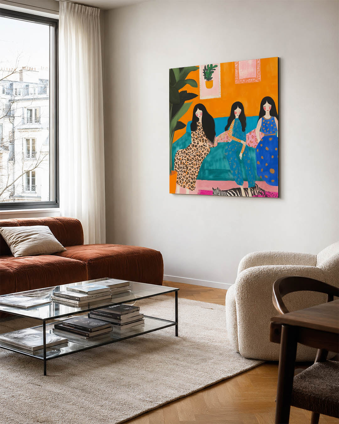 Vrolijke vrouwen kunstwerk – vierkante wanddecoratie – dit kunstwerk toont drie vrouwen op een kleurrijke bank, omgeven door