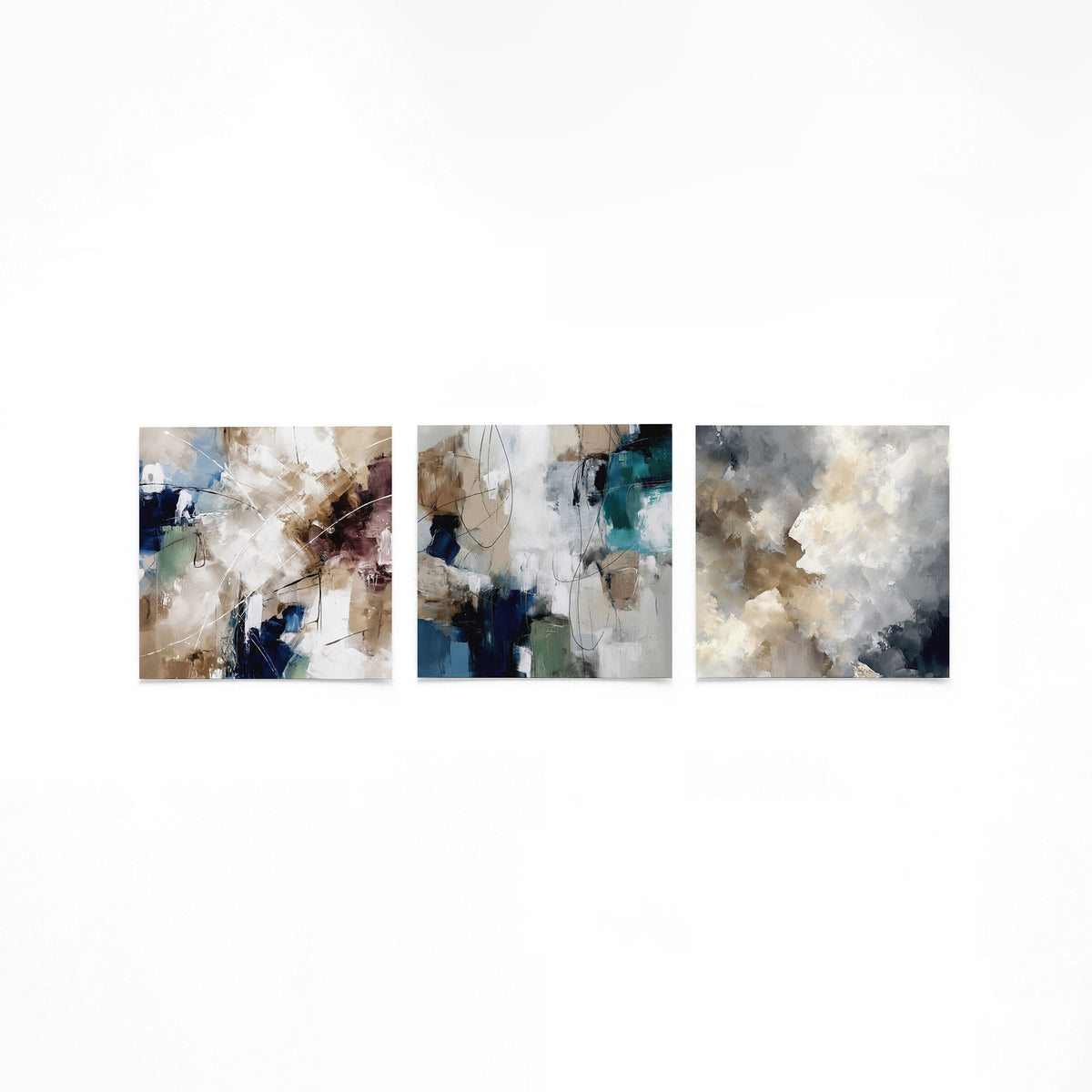 Drie vierkante posters met abstracte kleurencompositie op een gebroken witte achtergrond