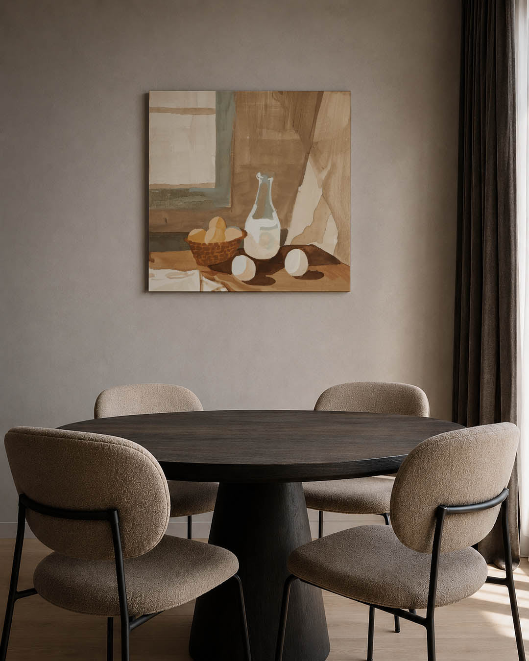 Interieur scène kunstwerk – tweede productweergave – dit werk toont een compositie met een mand eieren en een fles op een