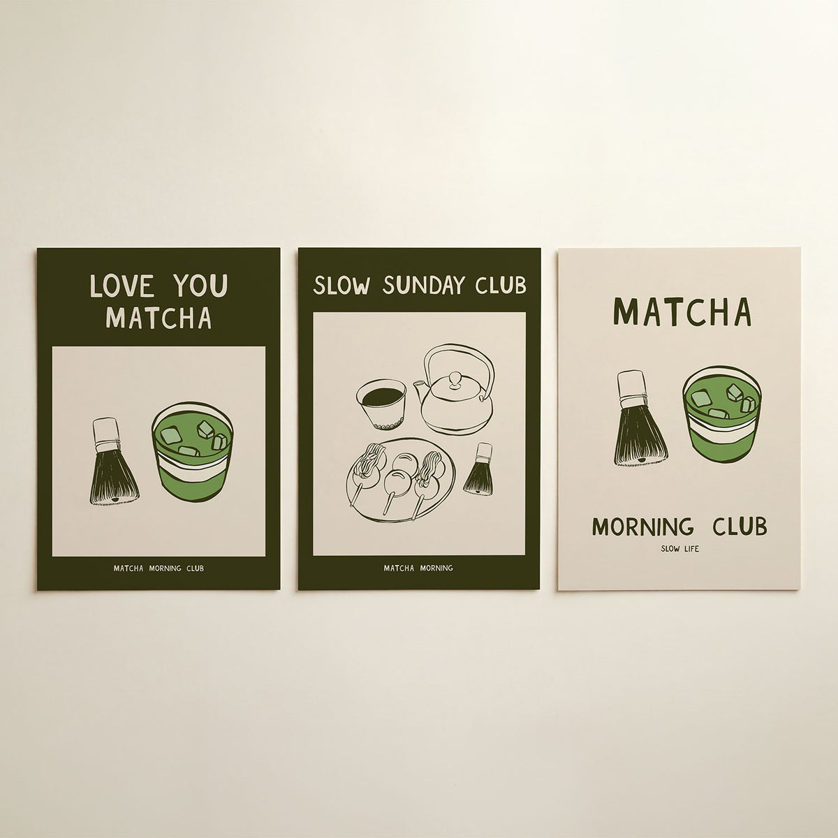 Matcha illustratie driedelige posterset in interieur