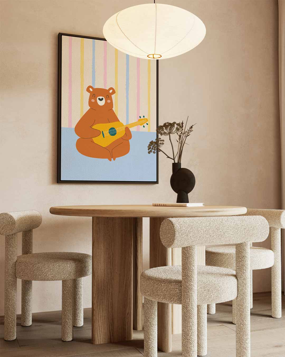 Muzikale Beer Met Gitaar – staand kunstwerk voor modern interieur