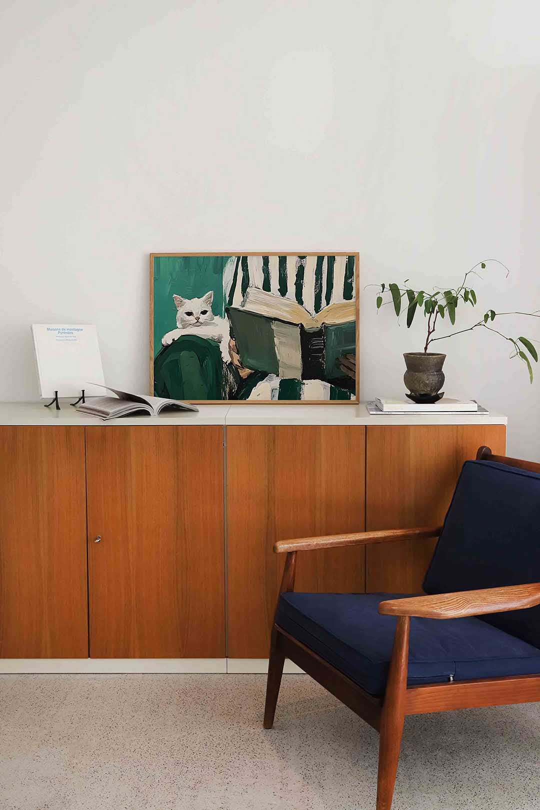 Witte kat en boek – moderne landscape wanddecoratie van WallArtistic
