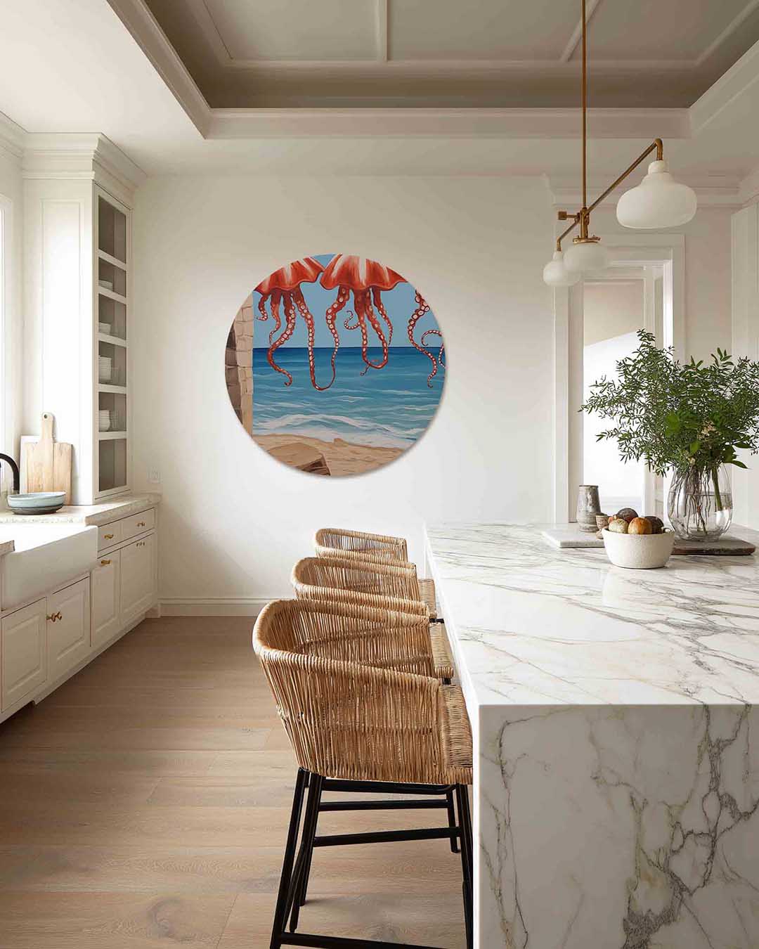 Rode kwallen aan zee – abstracte muurcirkel als ronde wanddecoratie