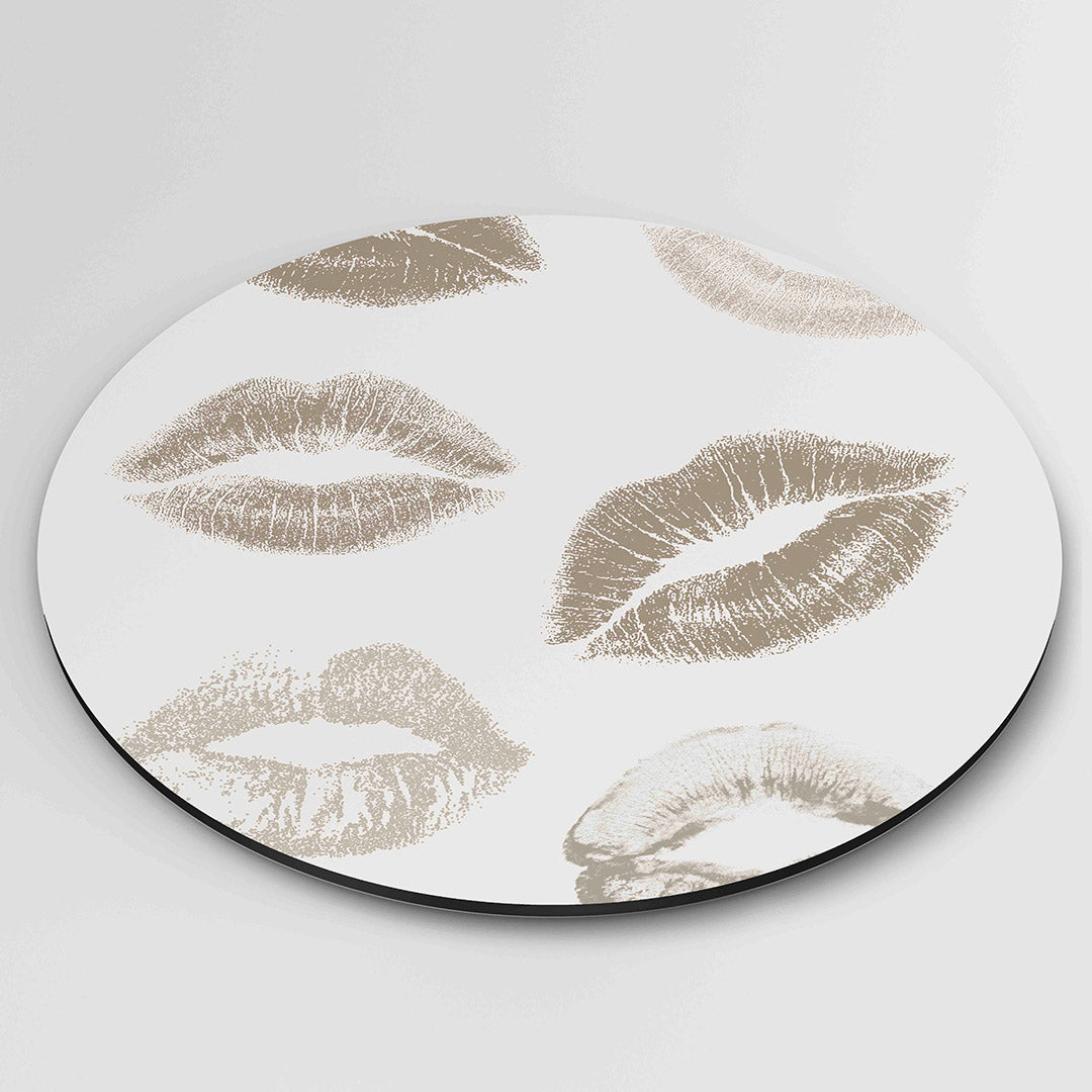 Lippenafdrukken – kleurrijke wandkunst als muurcirkel