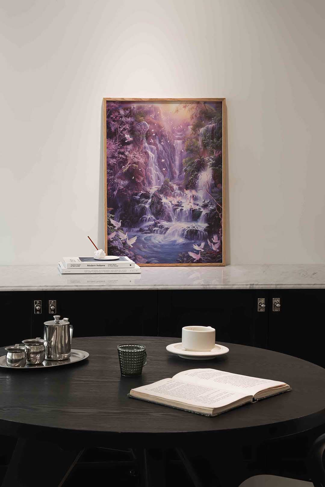 Waterval en vogels – abstracte poster in staand formaat