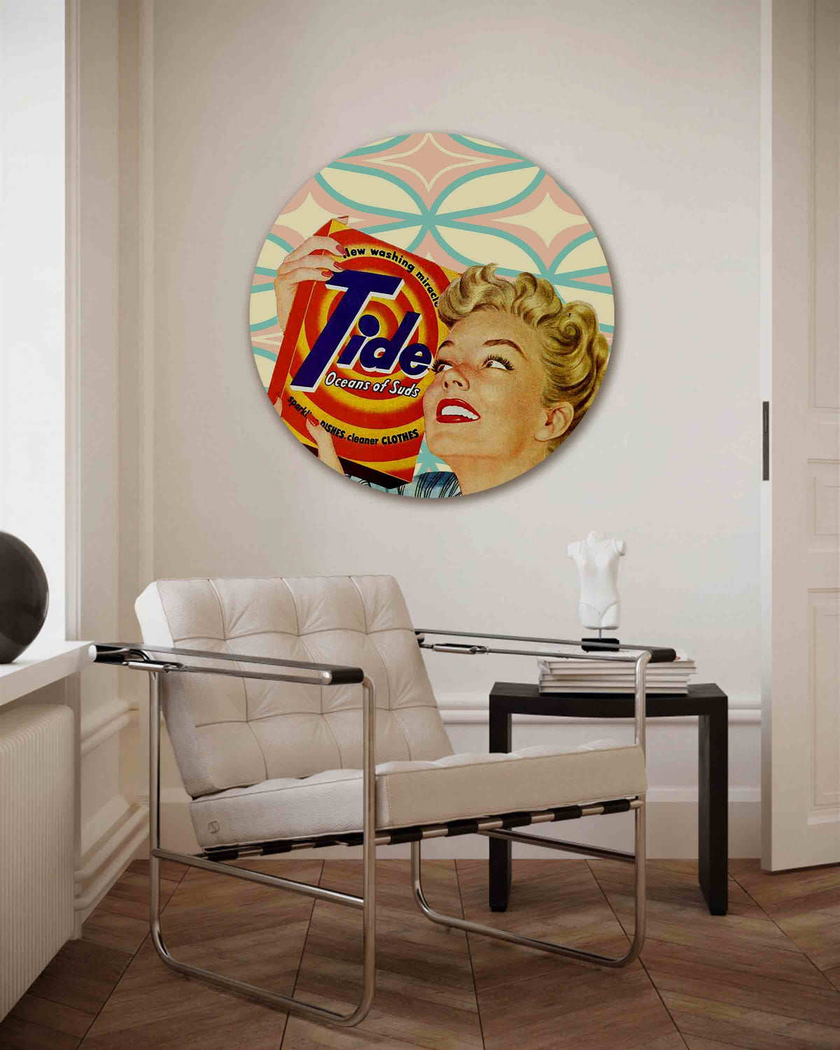 Retro vrouw met wasmiddel – Pop Art muurcirkel als ronde wanddecoratie