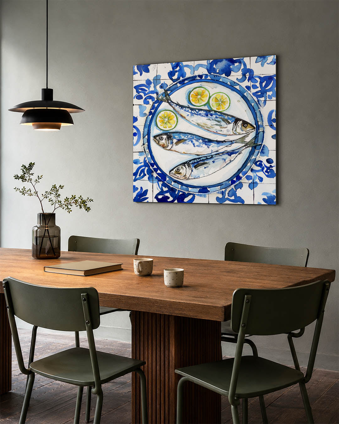 Vissen en citrus kunstwerk – tweede productweergave – dit werk toont drie vissen op een bord met schijfjes citrus. Blauwe