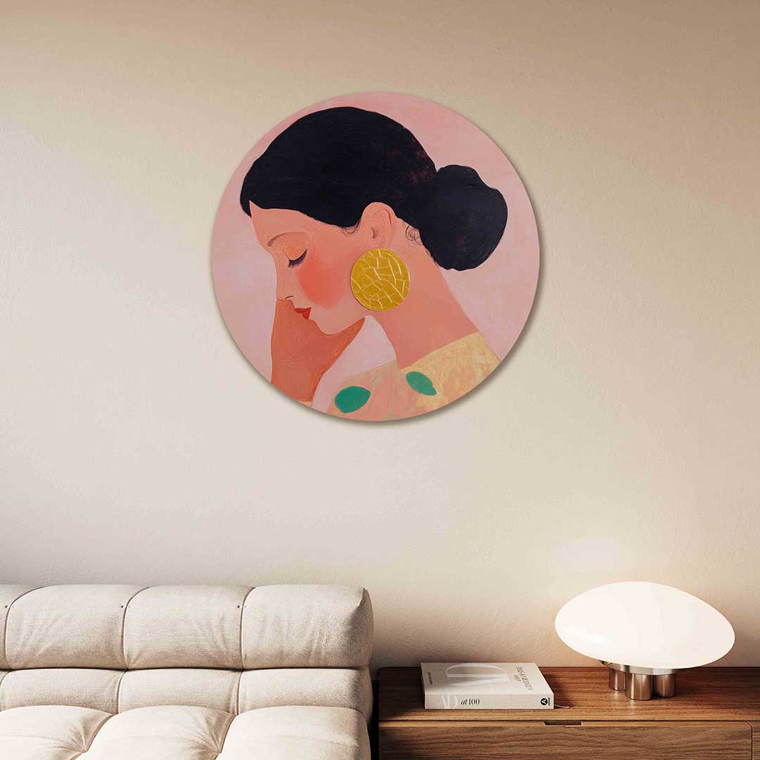 Vrouw met gouden oorbel – moderne abstracte muurcirkel voor aan de muur