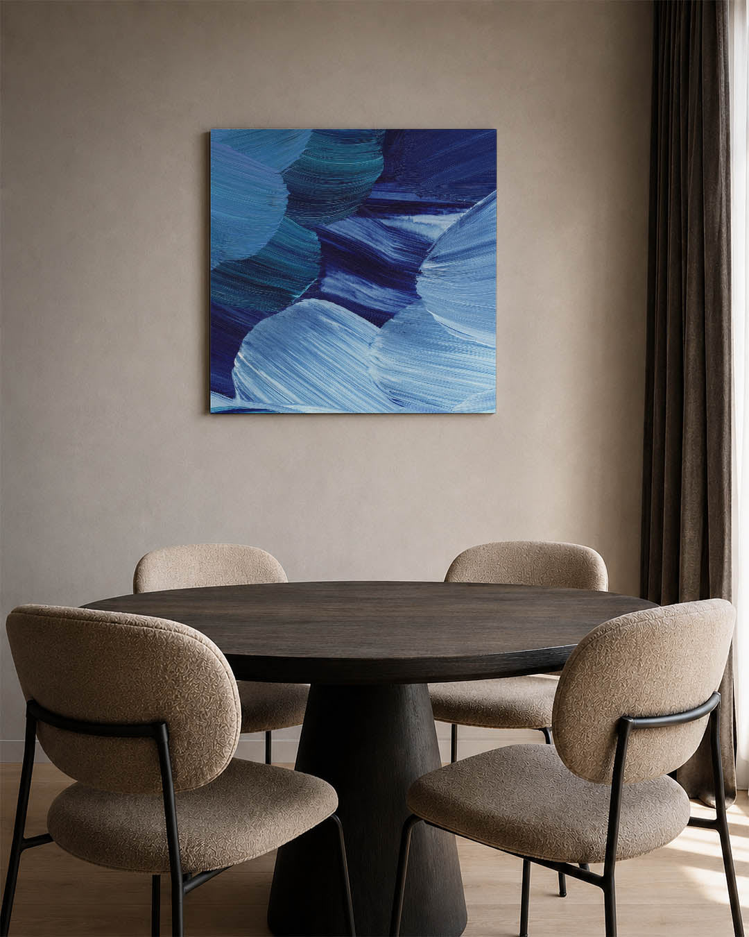 Dynamische blauwe borstels kunstwerk – derde productweergave – dit kunstwerk toont een levendige compositie van blauwe