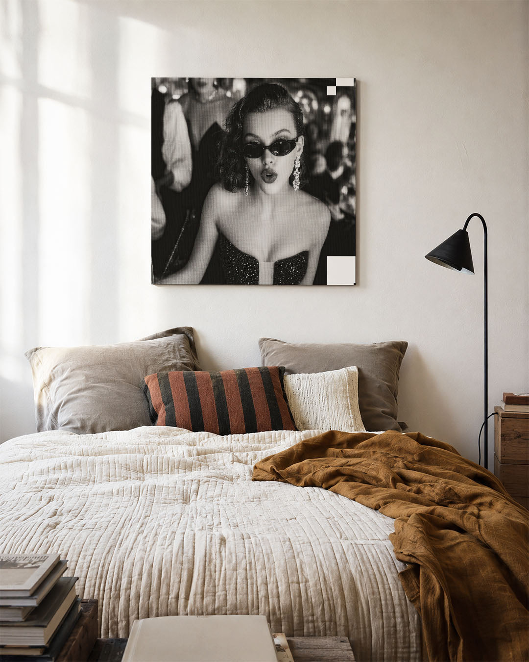 Stijlvolle glamour kunstwerk – detailweergave – dit kunstwerk toont een vrouw in een elegante setting. De zwart-wit