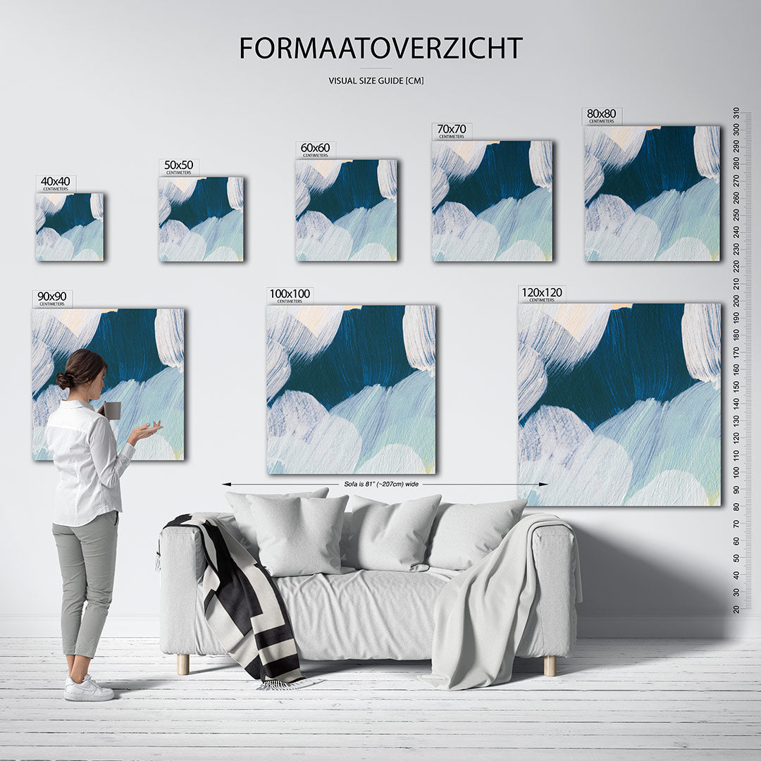 Dynamische borstelvegen kunstwerk – dit werk toont vloeiende borstelvegen in blauw en wit, met subtiele beige accenten. De