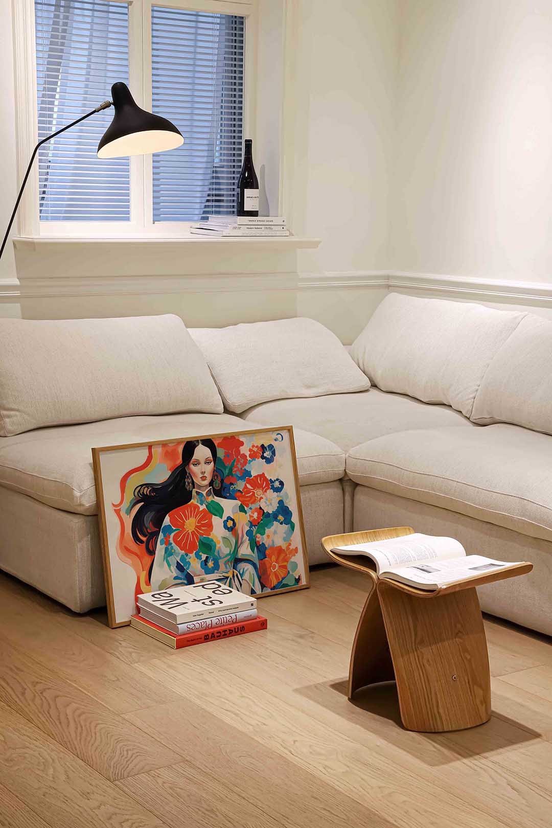 Vrouw met bloemenjurk – vrouwelijke portretkunst als landscape poster