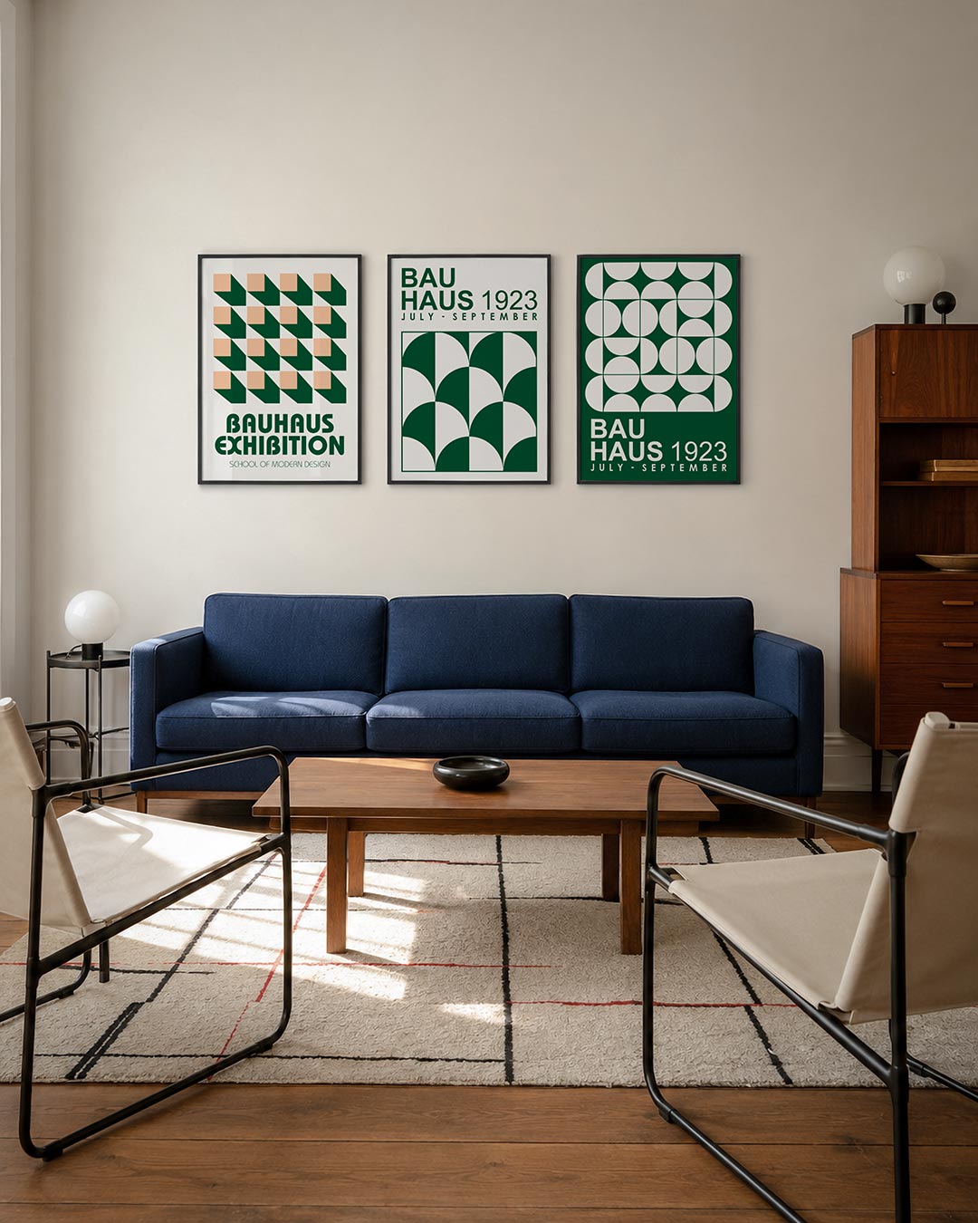 Vorm en schaduw driedelige posterset – deze posterset in drie delen toont een ritmisch patroon van vierkante kleurvlakken in
