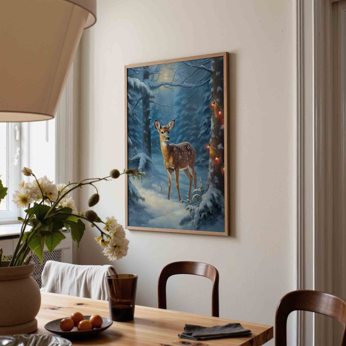 Hert in besneeuwd bos – kerstposter in staand formaat
